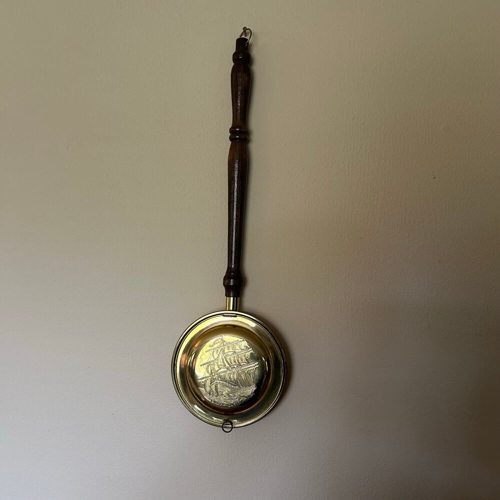 Vintage Brass Bed Warmer Warming Pan with Turned Wooden Handle